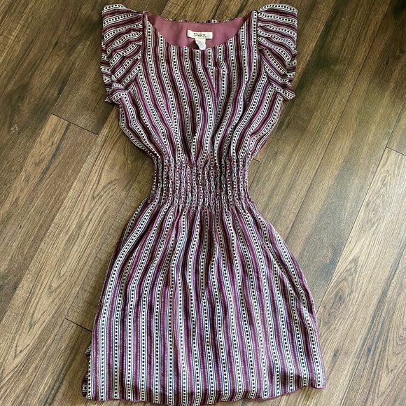 Retro print fit and flare dress - Picture 2 of 6